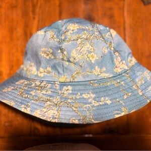 Bucket Hat from immersive Van Gogh exhibit. NWOT. Fits adult size M-L